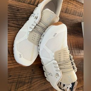 Men’s Cloud On’s Size 11- never worn!